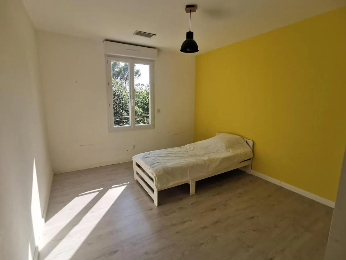 La Maison Dans La Colline Velleron 0*,